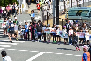 山形市広報課(ハーフマラソンの部：19km付近山形市立東小学校児童による応援)